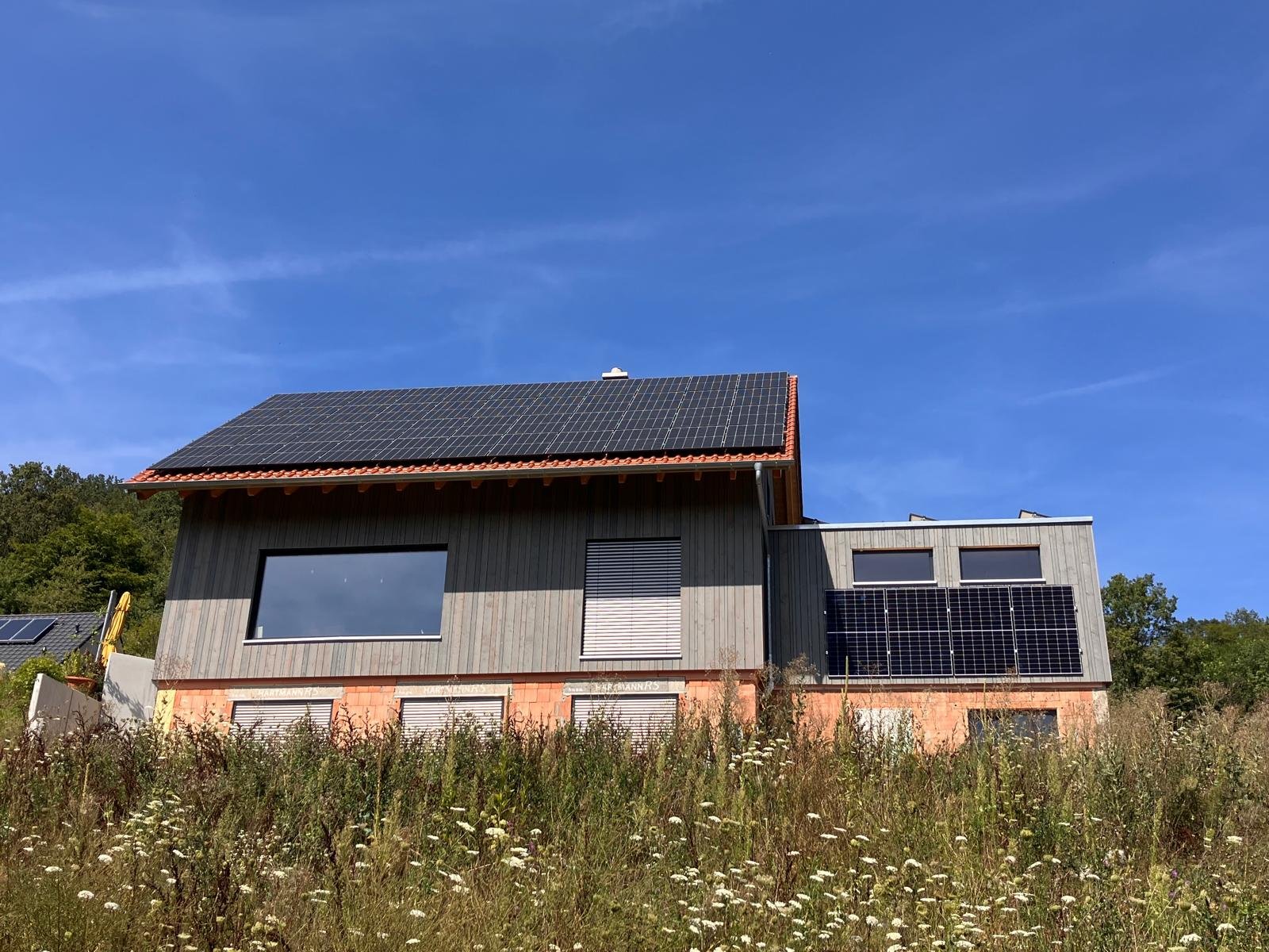 Haus mit grosser PV-Anlage